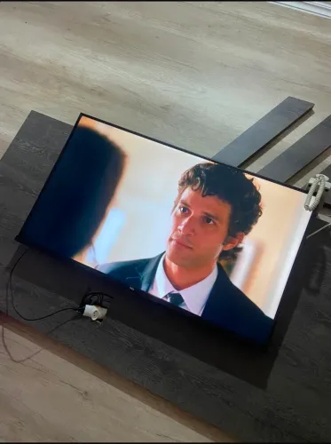 Vendo tv TCL 43p