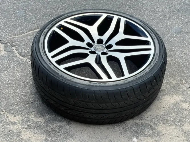 Rodas aro 22 da Range Rover Velar perfeitas com pneus bons 
