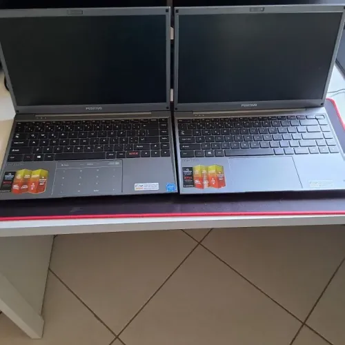 Dois notebooks Positivo Motion C4500Ci.