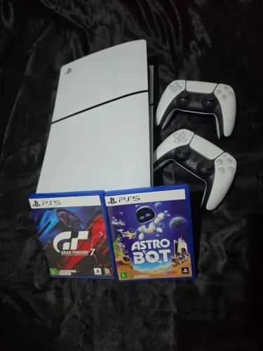 PS5 Slim 1TB com Leitor + 2 Controles + 2 Jogos - Impecável