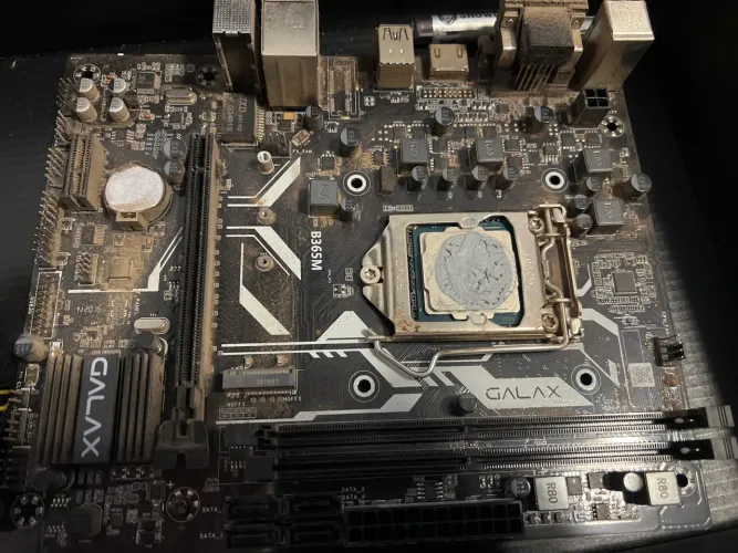Placa mãe GALAX b365M ja com processador intel de 3.20ghz