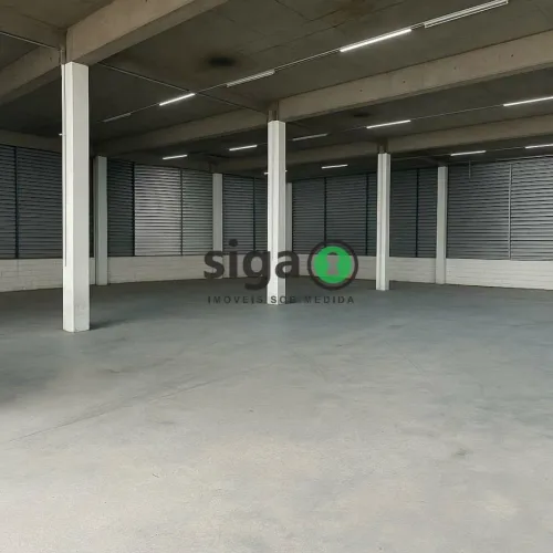 Aluga-se Galpão com Escritório e Pátio (1.400m²) - Lapa, SP