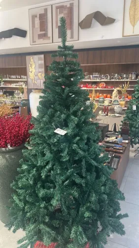 Árvore de Natal usada em poucos dias