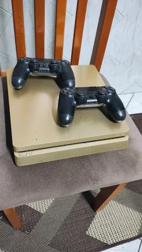 PLAYSTATION 4 SLIM GOLD 1TB