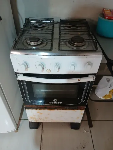 Fogão usado para tirar peças ou usar ainda funcionando.