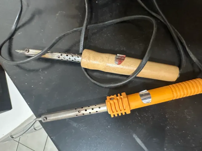 Kit com 2 ferros de solda ambos funcionando 