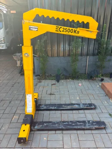 Garfo Paleteira Munk Regulável 2,5 Tonelada 2500kg (USADO) PARCELAMOS NO CARTÃO DE CREDITO