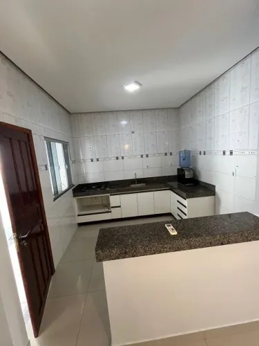 ALUGA-SE casa sobrado com energia solar