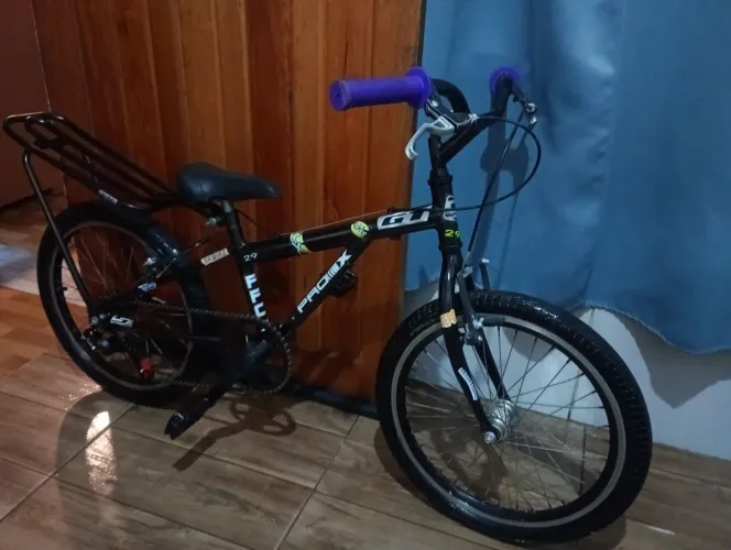 Bicicleta aro 20 em ótimo Estado montadinha