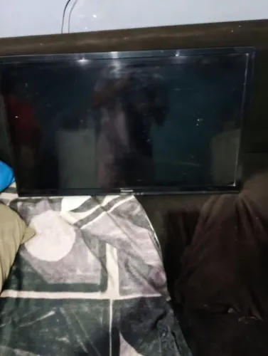Vendo TV 32 polegada pra ageita ou retirada de peças