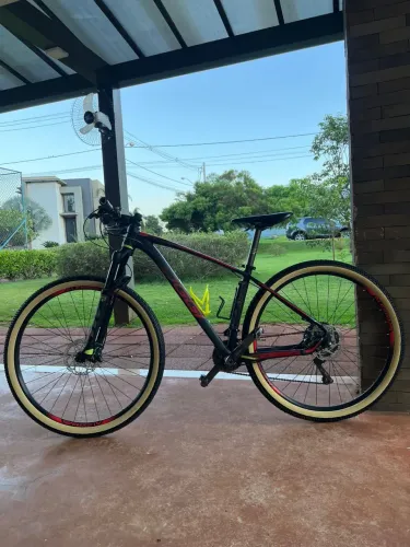 Bicicleta MTB Aro 29 Oggi Agile - Freio Hidráulico | Shimano | Suspensão Manitou