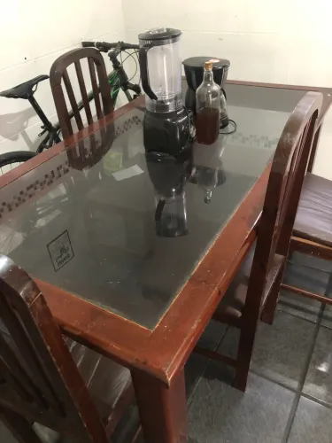 Mesa de Jantar Grande 6 Lugares - Madeira Maciça(Mogno) e Vidro Impecável