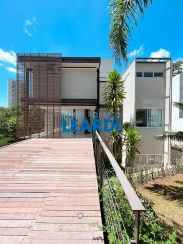CASA EM CONDOMÍNIO - TAMBORÉ - SP