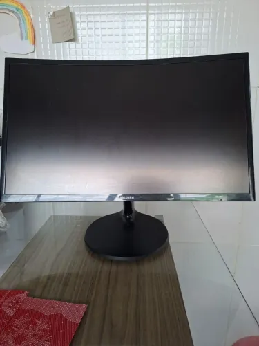 Monitor Curvo 24" Full HD Freesync C24F390FH Samsung