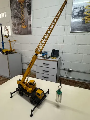 Miniatura colecionável Liebherr RT