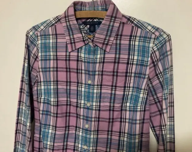 CAMISA TOMMY HILFIGER FEMININA SOCIAL S/P AZUL E LILÁS