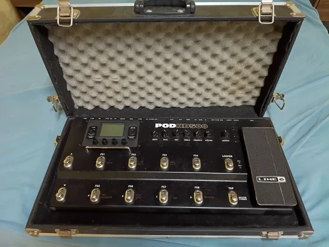Pedaleira LINE6 POD HD 500. Mais de 100 patche programados.