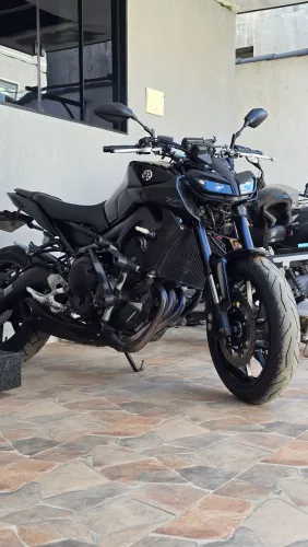 MT-09 Moto Muito bem Conservada Baixo Km. Único dono.