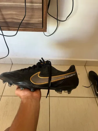 Chuteira Nike tiempo 