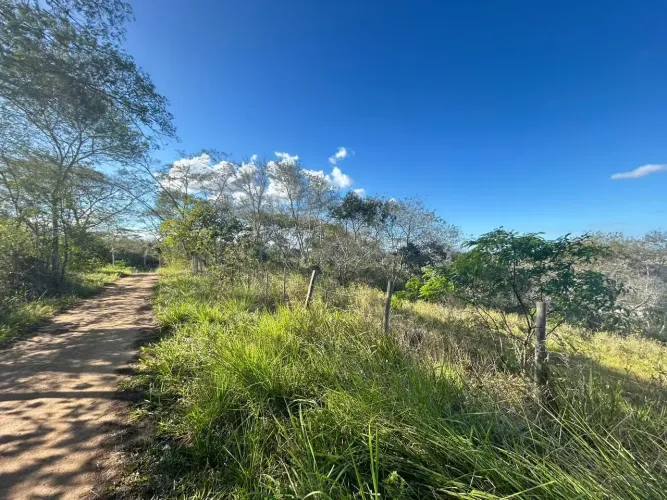 Lote/Terrenos para venda no Vale Encantado em Macaé/RJ, Medindo 1.950M2 [30 x 65], Documen