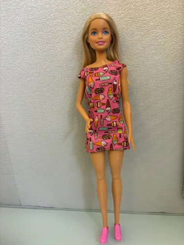 Boneca Barbie Articulada Treinadora de Cachorrinhos