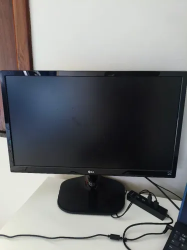 Monitor LG 21.5"