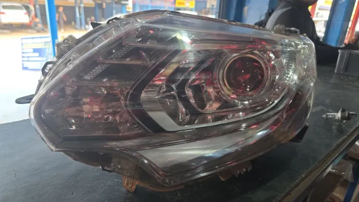 Farol l200 triton 