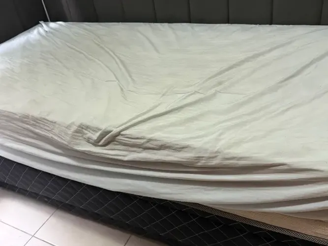 Cama casal com massagem elétrica
