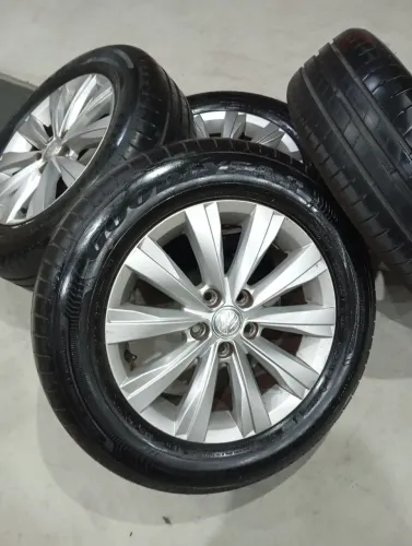 Rodas 15 Virtus OEM Pneus Goodyear novos 195 65 15...troco por outras