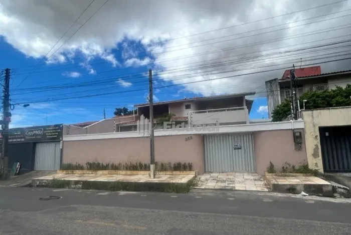 Excelente duplex c/ 420m², 05 qtos (03 stes), jardim de inverno, portão automático, gradea
