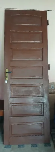 PORTA DE MADEIRA MACIÇA