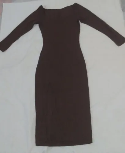 Vestido tubinho midi casual manga longa com abertura lateral, malha canelada