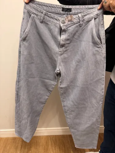 Calça Relaxed Fit - Material Encorpado