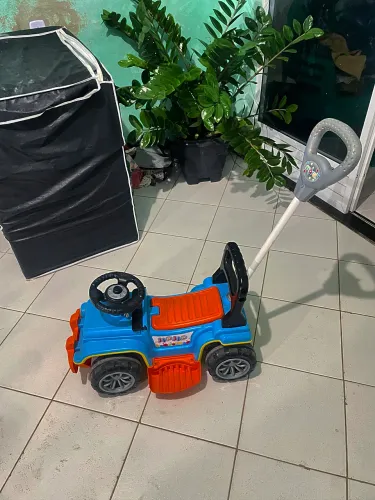Carrinho Infantil de Passeio 4 em 1 Semi Novo com Compartimento Interno | Muito Conservado