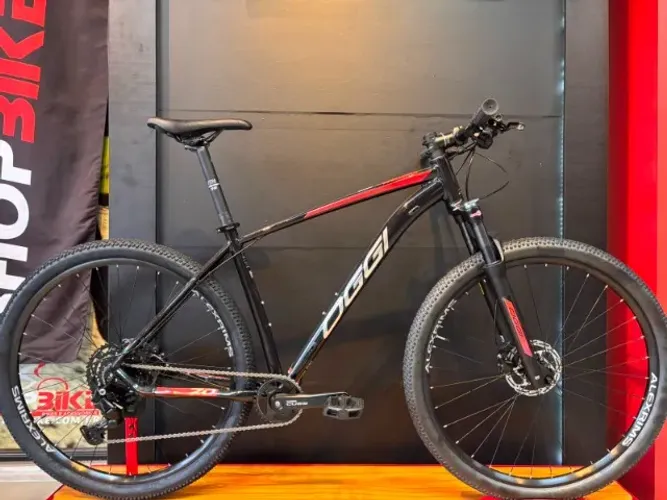 Bicicleta Oggi Big Wheel 7.0 Aro29 Cues 9v Preto e Vermelho 2026