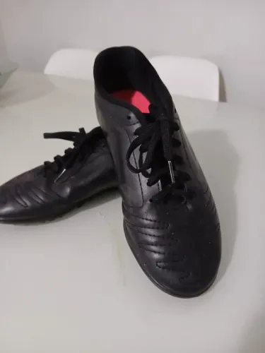 Vendo essa chuteira masculina num 38/39 usada em boas condições
