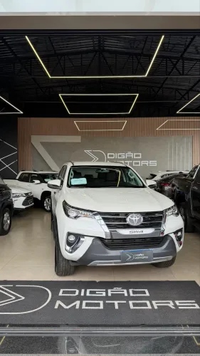 Toyota Hilux SW4 SRX 4X4 2.8 TDI 16V Dies. Aut. 2019