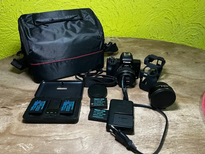 Kit EOS M50 CANON + ADAPTADOR, BATERIAS E BOLSA