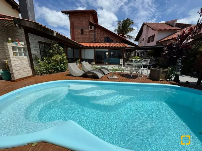 Casa à venda em Jurerê - Florianópolis | 4 suítes | Piscina | 280 m² privativos