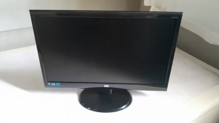 Monitor AOC 20" com defeito