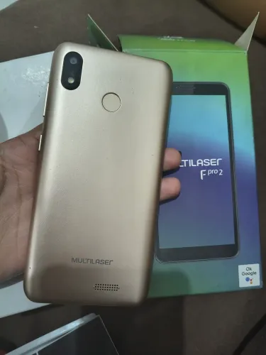 Celular semi novo 