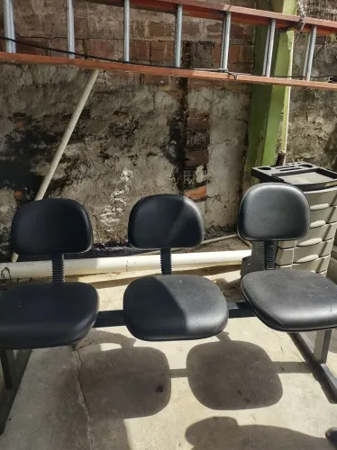CADEIRA TRÊS LUGARES