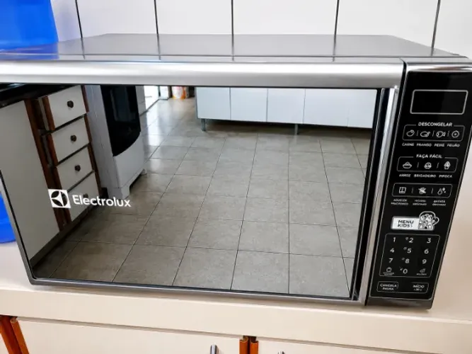 Micro-ondas de Bancada Electrolux Prata 27L 