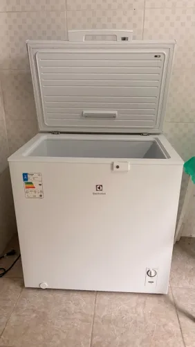 freezer HE200 Electrolux 