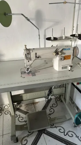 Máquina de Costura Industrial Bruce JK-8558W-1 Ombro a Ombro (Taipe) - Com Mesa e Pedal