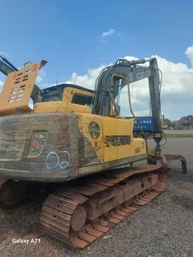 Escavadeira volvo ec 140 2013 com garra sucateira