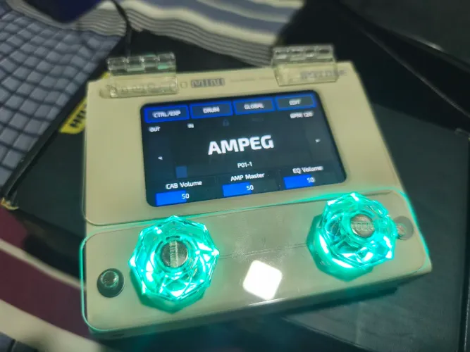Hotone ampero mini + Ampero switch + protetor acrílico