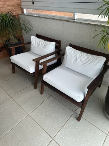 Poltronas com estofados Tok & Stok 
