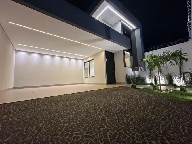 Casa à venda no bairro Novo Mundo em Uberlândia/MG