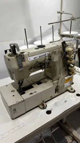 Máquina de Costura Galoneira 